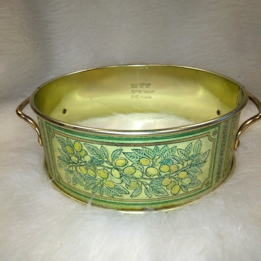 PYREX Vintage cradle for 624 caserol dish. Tones of greens.
